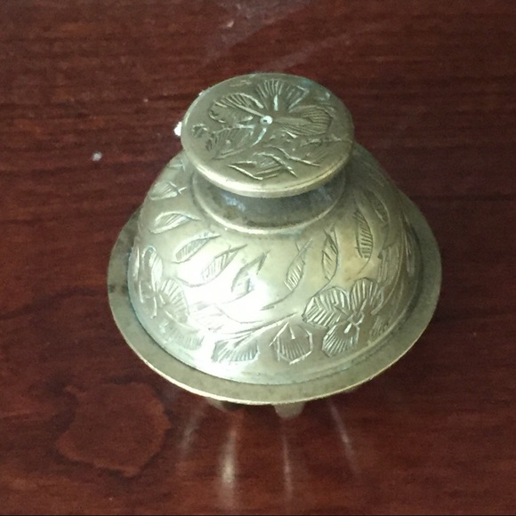 Antique brass carved cow bell - Picture 5 of 5